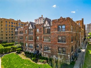700 W 48th Street 202, Kansas City, MO 64112