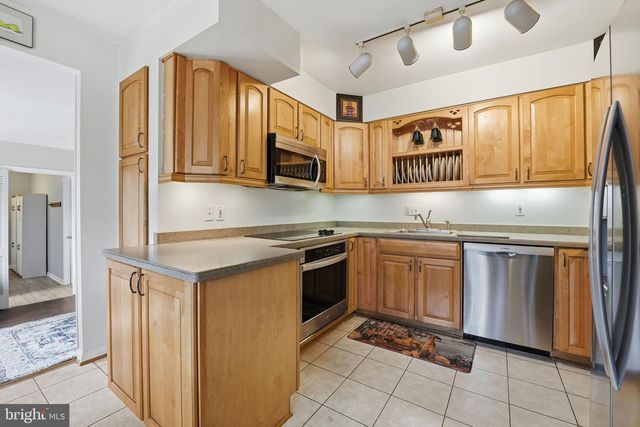 8517 BOUND BROOK LN, Alexandria, VA 22309