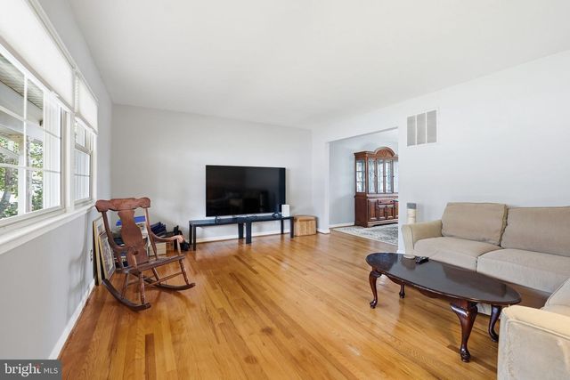 8517 BOUND BROOK LN, Alexandria, VA 22309