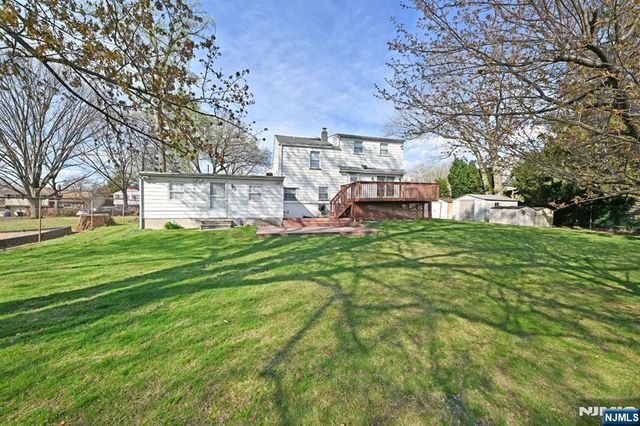 82 Arnot Place, Paramus, NJ 07652