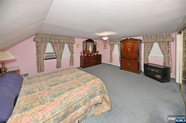 82 Arnot Place, Paramus, NJ 07652