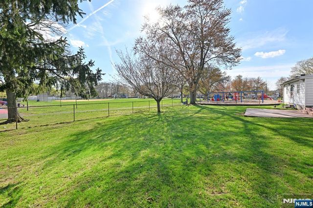 82 Arnot Place, Paramus, NJ 07652
