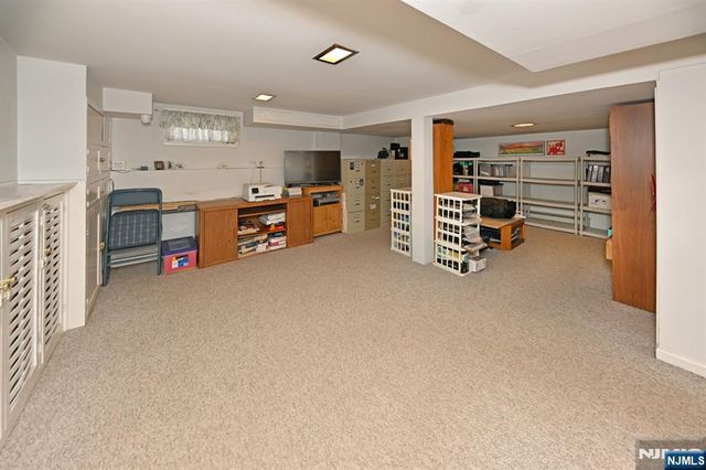 82 Arnot Place, Paramus, NJ 07652