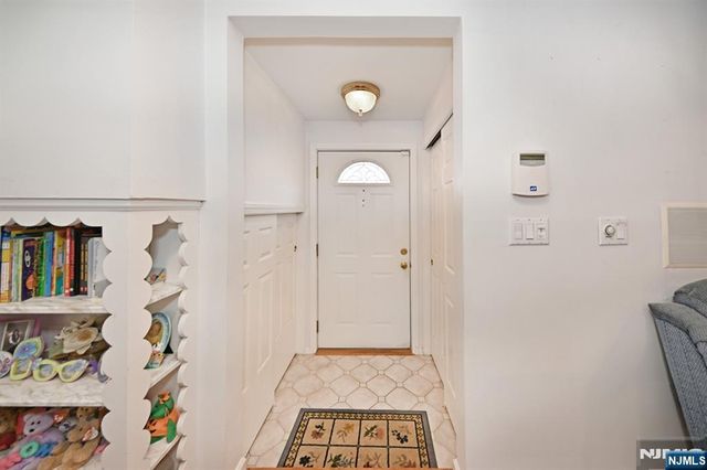 82 Arnot Place, Paramus, NJ 07652