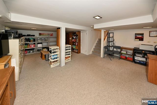 82 Arnot Place, Paramus, NJ 07652