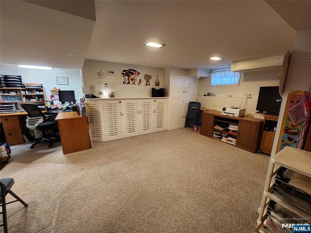 82 Arnot Place, Paramus, NJ 07652