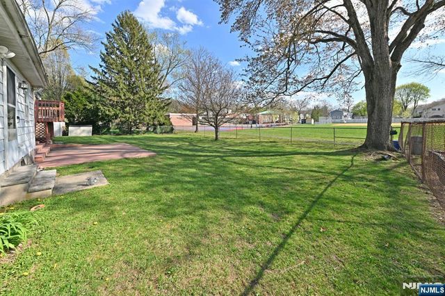 82 Arnot Place, Paramus, NJ 07652