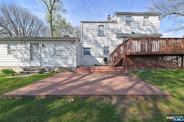 82 Arnot Place, Paramus, NJ 07652