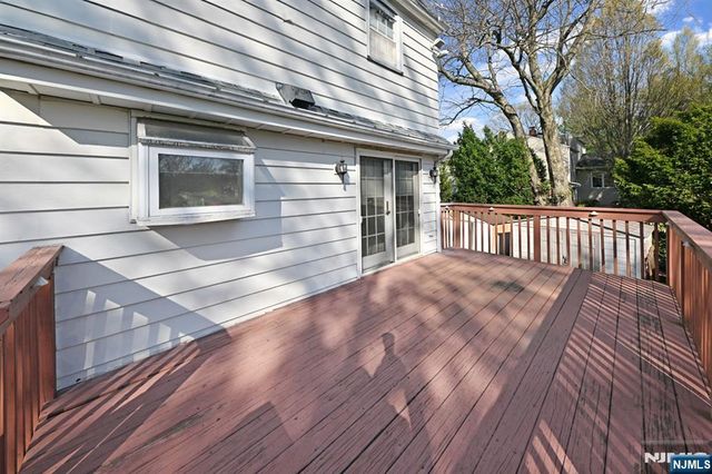 82 Arnot Place, Paramus, NJ 07652