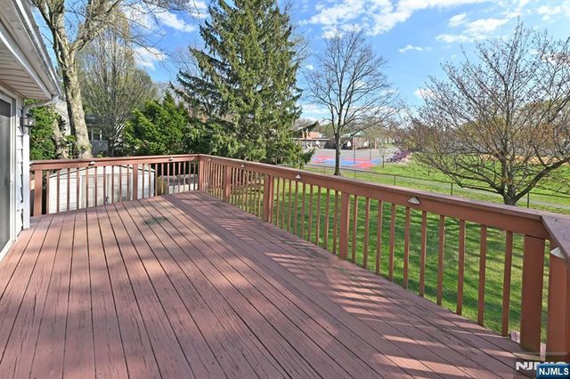 82 Arnot Place, Paramus, NJ 07652