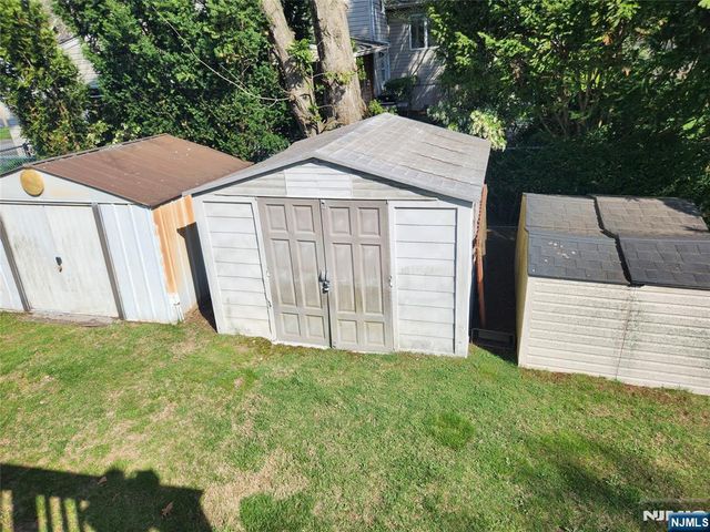 82 Arnot Place, Paramus, NJ 07652
