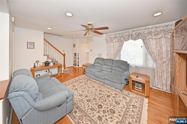 82 Arnot Place, Paramus, NJ 07652