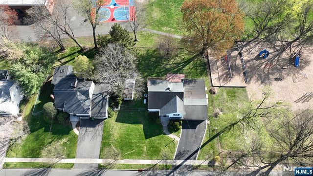 82 Arnot Place, Paramus, NJ 07652