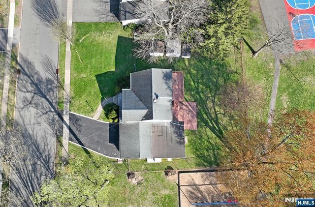 82 Arnot Place, Paramus, NJ 07652