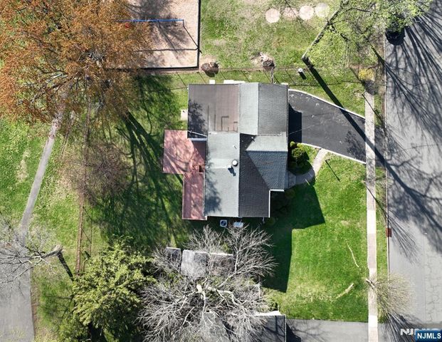 82 Arnot Place, Paramus, NJ 07652