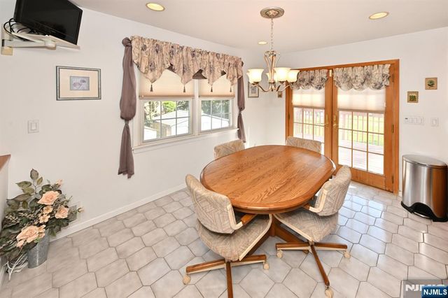 82 Arnot Place, Paramus, NJ 07652