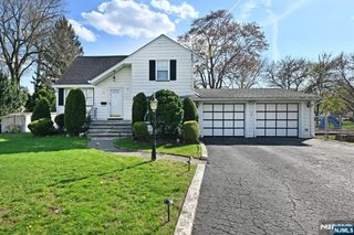 82 Arnot Place, Paramus, NJ 07652