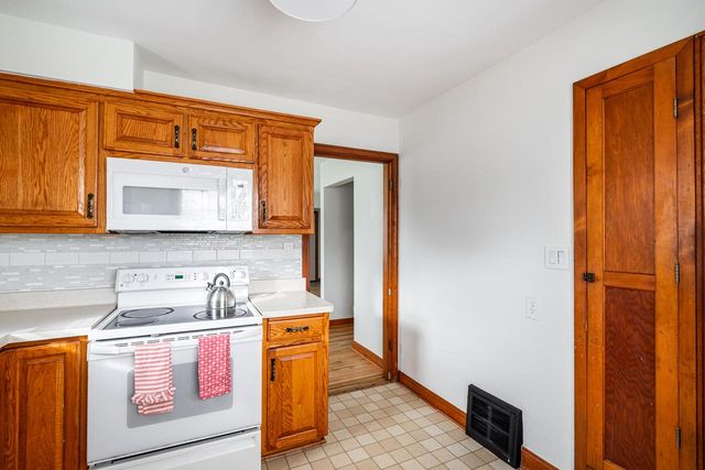 1516 Tripoli AVENUE, Milwaukee, WI 53207