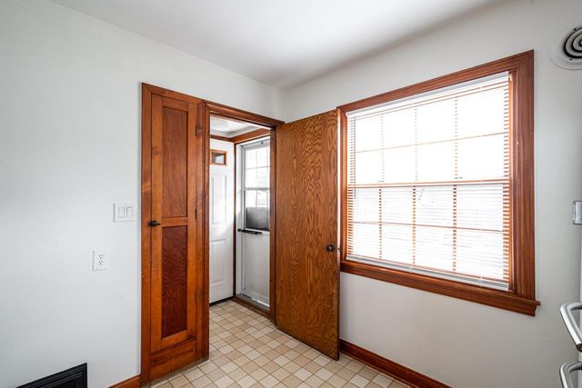 1516 Tripoli AVENUE, Milwaukee, WI 53207