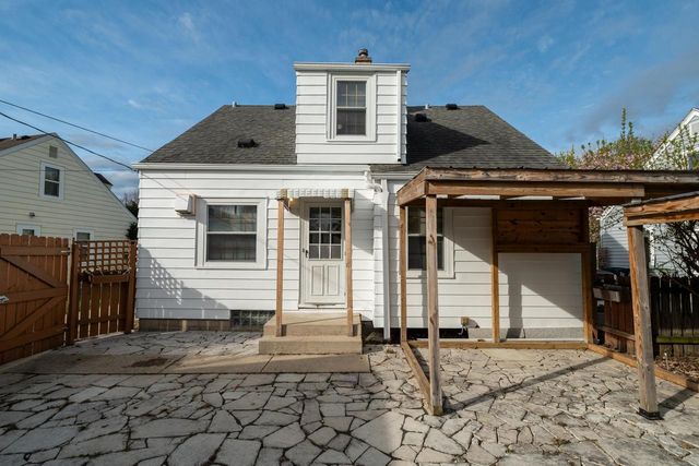 1516 Tripoli AVENUE, Milwaukee, WI 53207