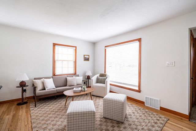 1516 Tripoli AVENUE, Milwaukee, WI 53207