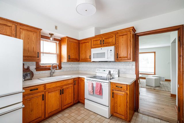 1516 Tripoli AVENUE, Milwaukee, WI 53207