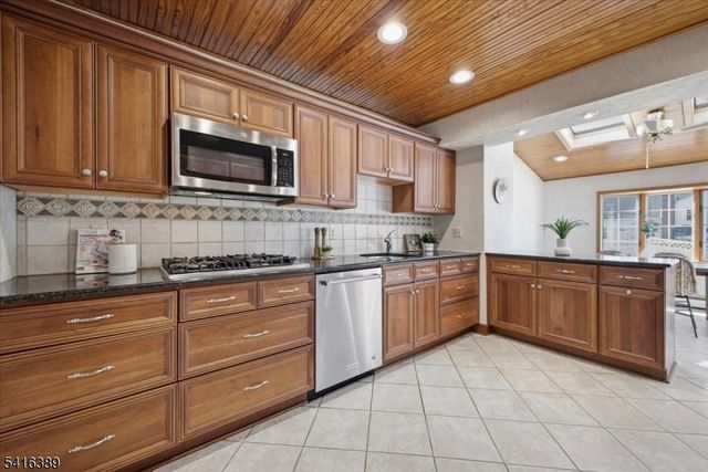 59 Genesee Trl, Westfield Town, NJ 07090