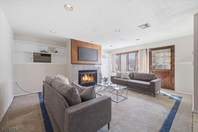 59 Genesee Trl, Westfield Town, NJ 07090