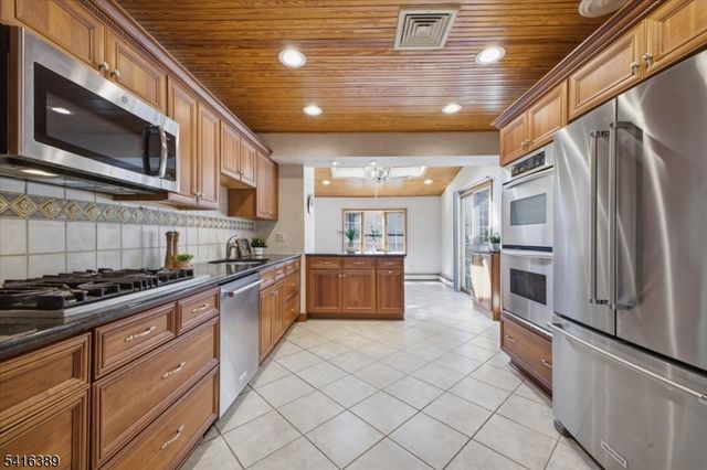 59 Genesee Trl, Westfield Town, NJ 07090