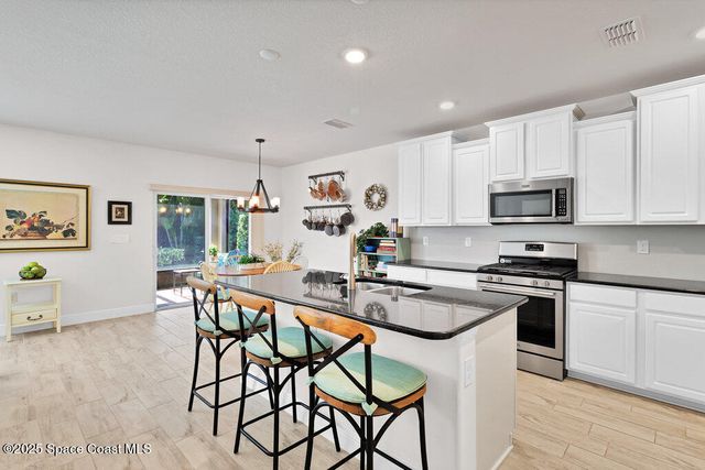 5949 Buttonwood Square, Vero Beach, FL 32966