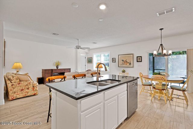 5949 Buttonwood Square, Vero Beach, FL 32966