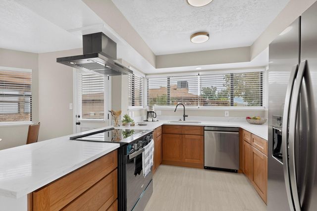 5906 Painted Pony Drive NW, Albuquerque, NM 87120
