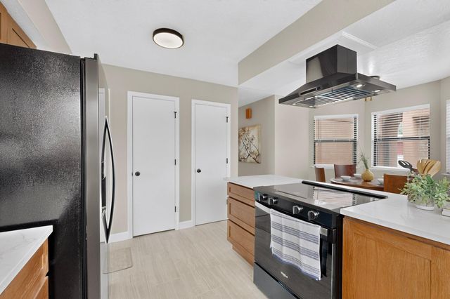 5906 Painted Pony Drive NW, Albuquerque, NM 87120