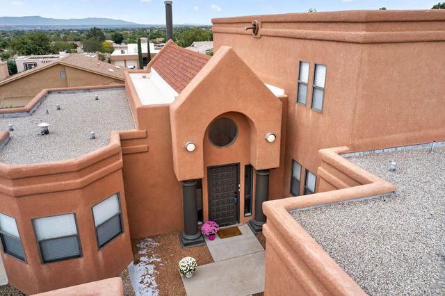 5906 Painted Pony Drive NW, Albuquerque, NM 87120