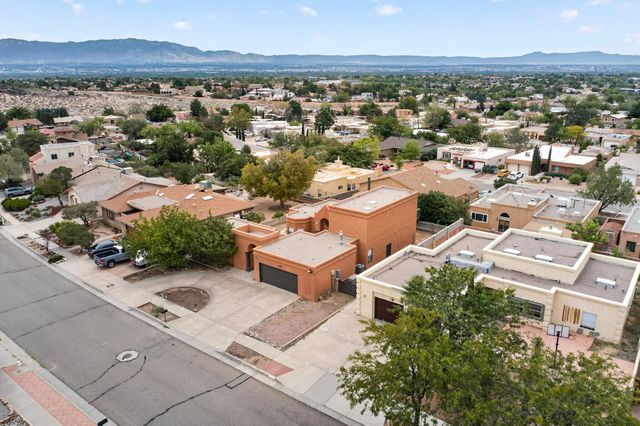 5906 Painted Pony Drive NW, Albuquerque, NM 87120