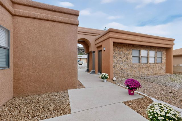 5906 Painted Pony Drive NW, Albuquerque, NM 87120