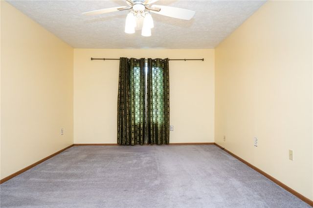 7324 Green Meadow Dr, Imperial, PA 15126