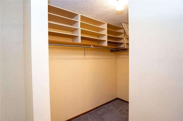 7324 Green Meadow Dr, Imperial, PA 15126