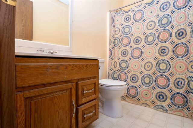 7324 Green Meadow Dr, Imperial, PA 15126