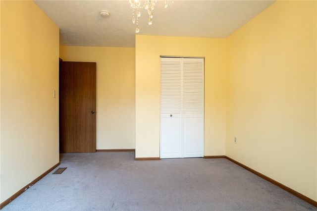 7324 Green Meadow Dr, Imperial, PA 15126