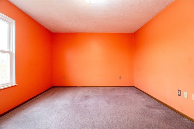 7324 Green Meadow Dr, Imperial, PA 15126