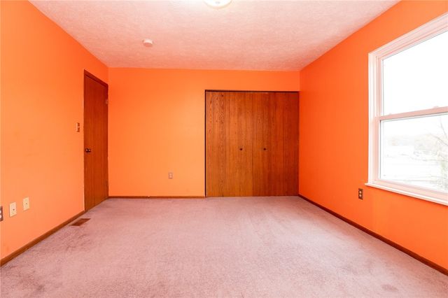 7324 Green Meadow Dr, Imperial, PA 15126