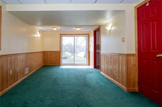 7324 Green Meadow Dr, Imperial, PA 15126