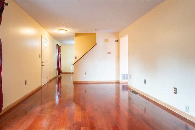 7324 Green Meadow Dr, Imperial, PA 15126