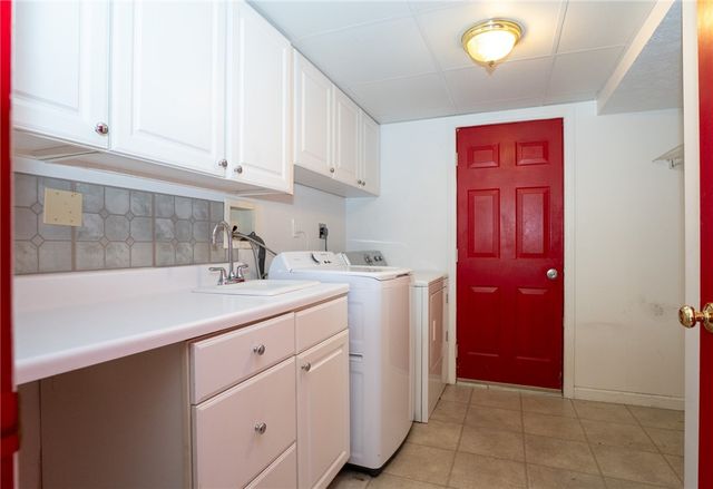 7324 Green Meadow Dr, Imperial, PA 15126