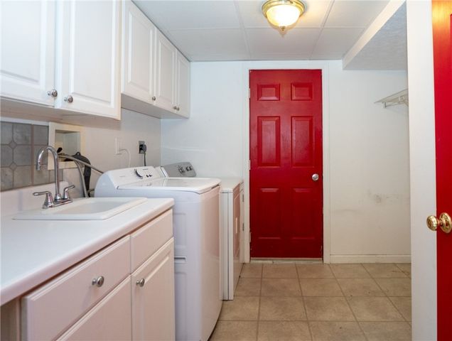 7324 Green Meadow Dr, Imperial, PA 15126