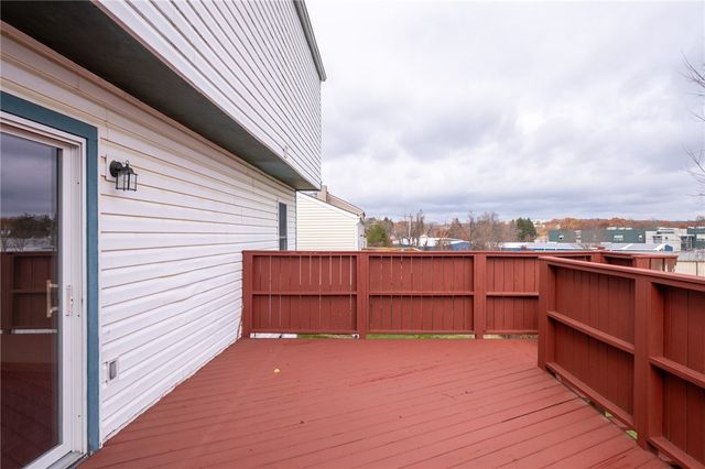 7324 Green Meadow Dr, Imperial, PA 15126