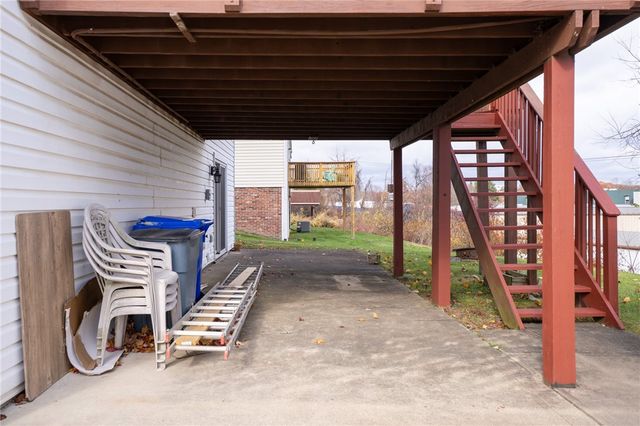 7324 Green Meadow Dr, Imperial, PA 15126