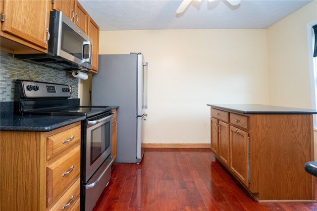 7324 Green Meadow Dr, Imperial, PA 15126