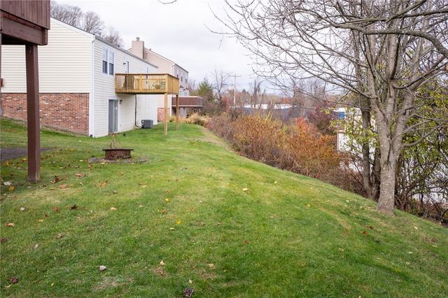 7324 Green Meadow Dr, Imperial, PA 15126